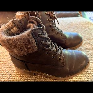 Girls boots like new